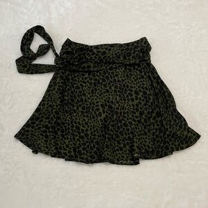 NWOT Abercrombie & Fitch Wrap Tie Mini Skirt - XS/S - Animal Print​